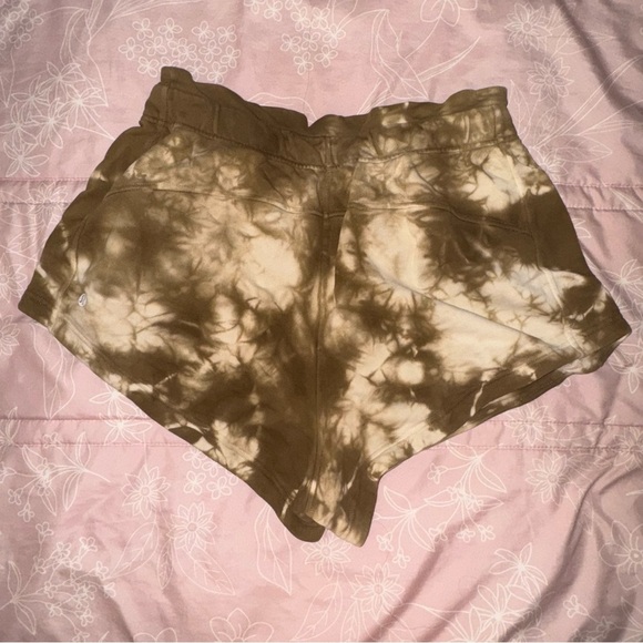 Lululemon Inner Glow High-Rise Short 3" on earth-dye 10 - Picture 7 of 8